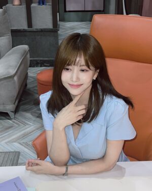 Han Bo-reum Instagram - 오늘 2주만에 #스캔들 하는 날!!! 
방송봐주실분???