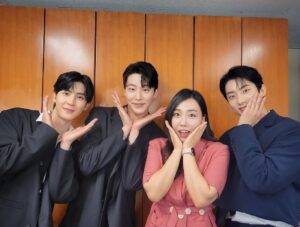 Han Do-woo Instagram - 함께 해 주신 모든분들 잊지못할 추억 만들어주셔서 너무너무너무 감사합니다 🌟🌟🌟🌟
다시만나는 그날까지 
#멈추지마네버스탑🤚 

보내주신 선물과 편지 모두 꼼꼼히 읽어보고 있습니다! 큰사랑과 관심주셔서 너무너무 감사드립니다 앞으로 좋은 배우가 되어 보답하겠습니다 🙌

#비의도적연애담 #비연담