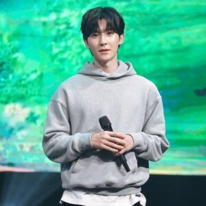 Han Do-woo Instagram - 함께 해 주신 모든분들 잊지못할 추억 만들어주셔서 너무너무너무 감사합니다 🌟🌟🌟🌟
다시만나는 그날까지 
#멈추지마네버스탑🤚 

보내주신 선물과 편지 모두 꼼꼼히 읽어보고 있습니다! 큰사랑과 관심주셔서 너무너무 감사드립니다 앞으로 좋은 배우가 되어 보답하겠습니다 🙌

#비의도적연애담 #비연담
