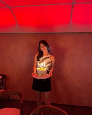 Han Ji-hye Instagram - 생일끝 ㅎ ❤️🎂 (생일축하 안해쥬셔도 되어요~~ 너무 많이 지났….😂😂 너무 지났지만 바쁜 친구들 언니들 모두 모일수 있는날이어서요^^ )  새로생긴 압구정동의 스페인 타파스 식당 사라우츠에서 즐거운 시간었습니당 ㅎ^^