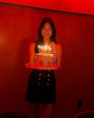 Han Ji-hye Instagram - 생일끝 ㅎ ❤️🎂 (생일축하 안해쥬셔도 되어요~~ 너무 많이 지났….😂😂 너무 지났지만 바쁜 친구들 언니들 모두 모일수 있는날이어서요^^ )  새로생긴 압구정동의 스페인 타파스 식당 사라우츠에서 즐거운 시간었습니당 ㅎ^^