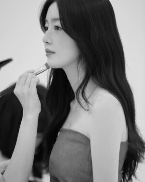Han Seon-hwa Instagram - 🩷❤️🧡💛💚🩵💙💜🖤🩶🤍