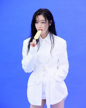 Han Seon-hwa Instagram - 🩷❤️🧡💛💚🩵💙💜🖤🩶🤍