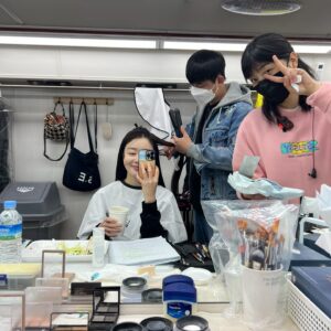 Han Seon-hwa Instagram - 영화 파일럿 ✈️ 400만 기념 내 앨범털이 🩵🩵
#지난우리파일럿팀 #사진좀많이찍어둘걸