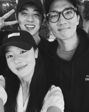 Han Seon-hwa Instagram - 놀아주는 여자 잘가👏👋🤍#행복해은하랑지환이
우리 놀여팀 고생 많으셨습니다😌🙏🙇‍♀️