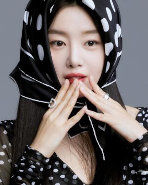 Han Seon-hwa Instagram - 🖤🤍🖤🤍🖤🤍🖤🤍🖤🤍🖤🤍