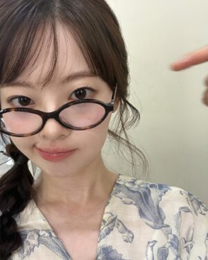 Han Su-ah Instagram - 남의 안경으로 멋 쫌 부려봤어용 🤓😎