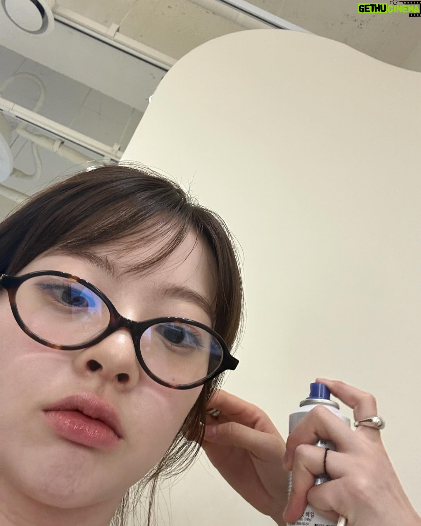 Han Su-ah - 73.2K Likes - 남의 안경으로 멋 쫌 부려봤어용 🤓😎