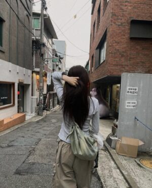 Han Su-ah Instagram - 코에 바람 집어늫기