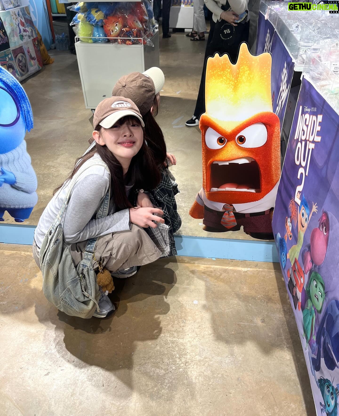 Han Su-ah - 69.7K Likes - 코에 바람 집어늫기