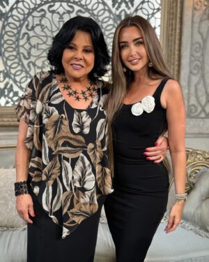 Hana Al Zahed Instagram - دلوقتي مع صاحبة السعادة حبيبتي @essyounis 
على @dmctv.eg 🤍
