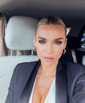 Hana Mašlíková Instagram - Hailey Bieber za 20 let.😂Děkuju @missdanadd za další fantastickou proměnu.🙏🏼