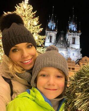 Hana Mašlíková Instagram - Tak konečně i my jsme se dostali na Staromáček.🎄❤️Krásnou druhou adventní neděli insta parto.😘