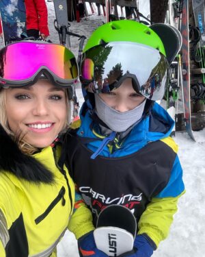 Hana Mašlíková Instagram - Děkuju, že můžu.🙏🏼❤️Že můžeme spolu cestovat, že ti mohu dělat radosti, rozmazlovat tě, že se můžeme spolu učit různým novým věcem, že ti můžu plnit sny. I dva jsou rodina.❤️❤️❤️