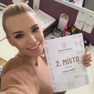 Hana Mašlíková Instagram - No tak jo, můj první úspěch v realitní kariéře, tak se musím pochlubit.😇🥳
@century_21_premium @century_21_cz