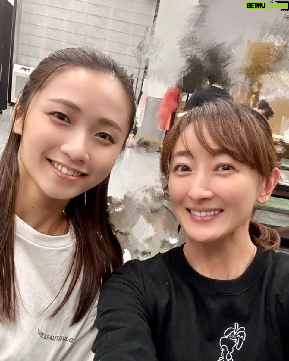 Hanafusa Mari - 8K Likes - 今日、ラストのシーンまで立ち稽古つきました。
いよいよ次からは通し稽古に入っていきます。まだ通していないので、どんな感じになるのかドキドキです😅
写真は今回初共演の木下晴香ちゃん。
なんと学生時代に私がやった「レディ・ベス」を博多で4回も観てくれていて、その時の想いを熱く語ってくれました😊
#ベートーヴェン
#木下晴香 ちゃん
#花總まり