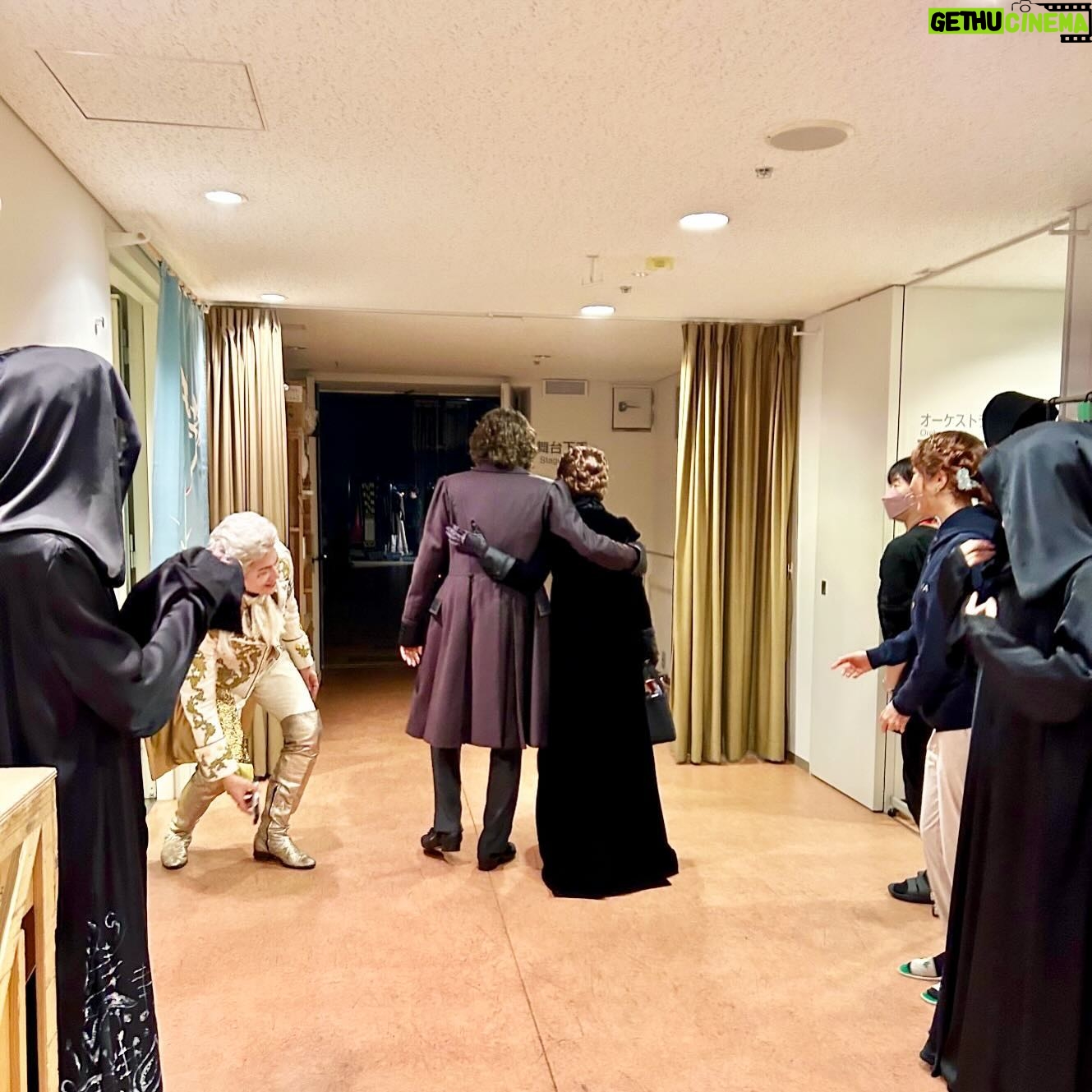 Hanafusa Mari - 7.4K Likes - 思ひ出写真その4
支え合う2人。
開演前なのに後ろ姿が疲れてみえる😅
日生劇場の初日から大千穐楽まで毎日支え合いながらスタンバイしていました😂
みりおん(実咲凛音ちゃん)と晴香ちゃん(木下晴香ちゃん)がいつも「いってらっしゃい」と笑顔で送り出してくれていました😊
#ベートーヴェン
#ミュージカルベートーヴェン
#井上芳雄 さん
#花總まり