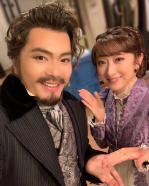 Hanafusa Mari Instagram - 思ひ出写真その2
シュガー（佐藤隆紀さん）フランツ😊
なんと３回目の夫婦役。フランツはフランツでも前回とは全く別人格な旦那様😑
お稽古の最初の頃はフランツと呼ぶのにどうも違和感があって😓
勿論、普段は優しく面白いシュガーです😊
#佐藤隆紀  さん
#花總まり
#ベートーヴェン
#ミュージカルベートーヴェン