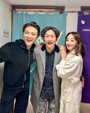 Hanafusa Mari Instagram - 3週目が始まりました！　
久しぶりにお写真が撮れました！丸さん（石丸幹二さん）ご観劇です😆
私、日生劇場はなんと丸さんと出演した「モンテ・クリスト伯」以来なんです。なので、日生劇場の楽屋で丸さんとお話ししていると懐かしくて。
さて公演も折り返し。
ハードな公演、後半戦も頑張ります！
#石丸幹二　さん
#井上芳雄　さん
#花總まり
#ベートーヴェン
#ミュージカルベートーヴェン
#日生劇場