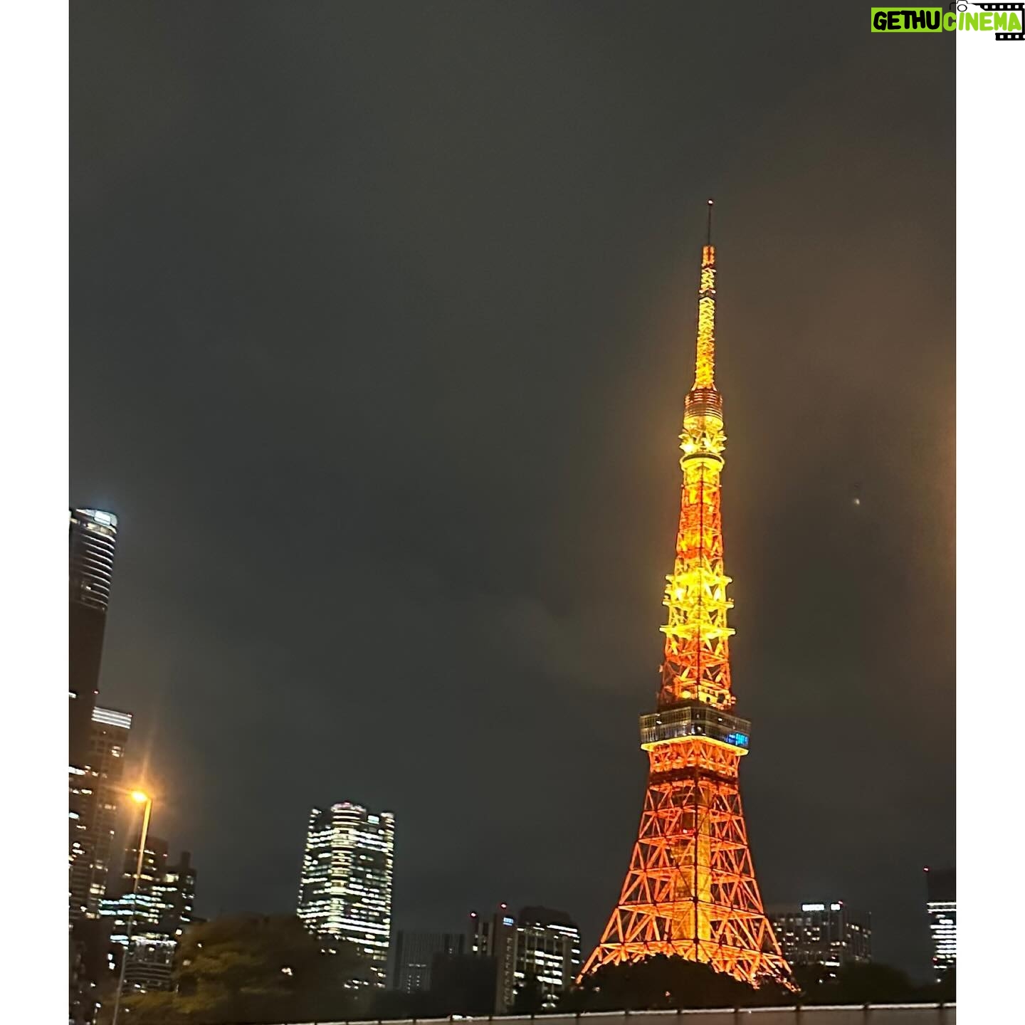 Hanafusa Mari - 4.1K Likes - 今日は朝早くから一日お仕事でした。茨城県まで行ってきましたー。そしてめちゃくちゃ久しぶりにサービスエリアで食事をし、スカイツリーも東京タワーも見て帰ってきました🗼
今日も私のお肌はリペアジェルが支えてくれました。いつもメイクさんに褒められます😆
紫外線が気になる季節でも、リペアジェルのビタミンC生命体©️が紫外線ダメージをケアしてくれるから安心です👌
#リペアジェルやっぱりいいな