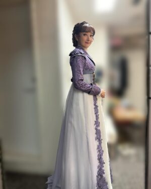 Hanafusa Mari Instagram - 名古屋、御園座公演無事に終わりました！
毎公演カーテンコールでは二階席の一番後ろまでスタンディングでの歓声と熱い拍手、本当に嬉しかったです😆
ありがとうございました！！
御園座にはまた4/26〜28まで「銀行強盗に会って妻が縮んでしまった事件」で帰ってきます。また劇場で皆さまに会える日を楽しみにしております！

そして、いよいよ「ベートーヴェン」はツアー最終地に向けて準備期間に入ります。
最後まで頑張ります✊

今日の写真は全部は撮れなかったのですが、日生劇場の舞台稽古の時に撮っておいたものです。
どのお衣装もこの時代の特徴で切り替えがかなり上でとても可愛くて大好きです😊

#ベートーヴェン
#ミュージカルベートーヴェン
#花總まり