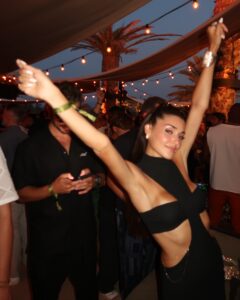 Actress Hande Erçel HD Instagram Photos and Wallpapers August 2024