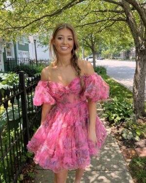 Hannah Colin Instagram - sweet n simple. 💐

#hannahgracecolin #explorepage #summer #july #sherrihill #indiana #viral #sweet #beyou #selflove #thebestisyettocome