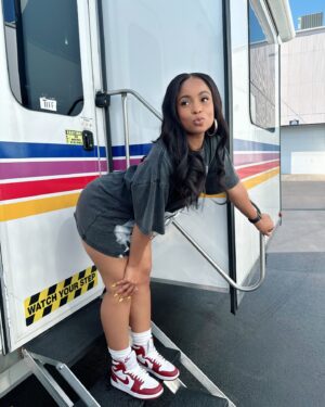 Hannaha Hall Instagram - heey Tiff 👋🏽

Season 7 loading… @shothechi @paramountplus @showtime #theChi