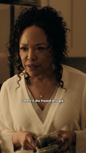 Hannaha Hall Instagram - Muva likes her greens! 🍃 #TheChi