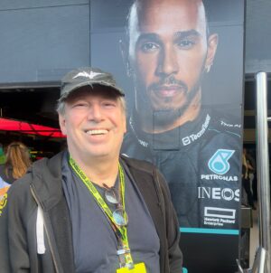 Hans Zimmer Instagram - Congratulations to the speedy @lewishamilton who won the #BritishGrandPrix at Silverstone today! 🏎️