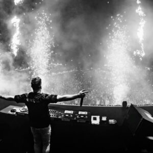 Hardwell Instagram - @ultraperu was pure madness! 🇵🇪 After 8 years, the party with @hardwell in Lima was worth the wait 🔥 Here’s a selection of some of the best moments ⬇️
