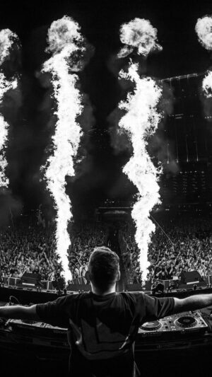 Hardwell Instagram - Chile & Peru I’ve seen all of your comments & support across all platforms over the years 🙏🏼♥️ and this weekend it’s time to finally come back and play for you @ultra 🇨🇱 🇵🇪 
Who’s READY?!