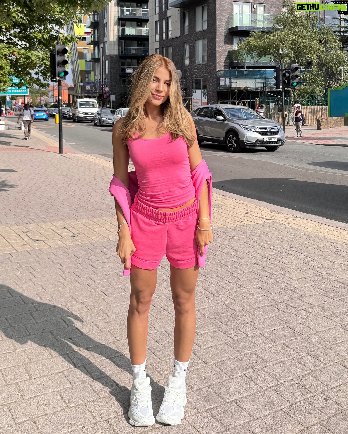 Hariany Almeida - 163.8K Likes - Blond hair @stefaniacalado