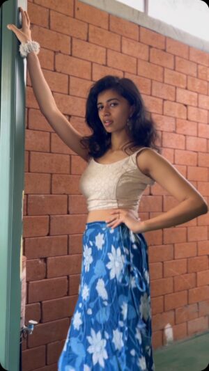 Harija Instagram - Funny song 🙌🏻

@abhinaya_alaya location