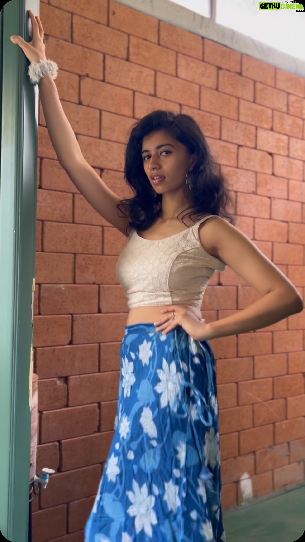 Harija - 120.5K Likes - Funny song 🙌🏻
@abhinaya_alaya location