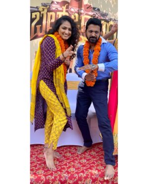Hariprriya Instagram - Happy happy happiest birthday Guru! 🤗 
Very proud of all your achievements. May you achieve even more and continue to spread happiness to everyone around you. May your life be filled with many more sweet moments 🥰 @rishabshettyofficial
