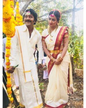Hariprriya Instagram - Happy happy happiest birthday Guru! 🤗 
Very proud of all your achievements. May you achieve even more and continue to spread happiness to everyone around you. May your life be filled with many more sweet moments 🥰 @rishabshettyofficial