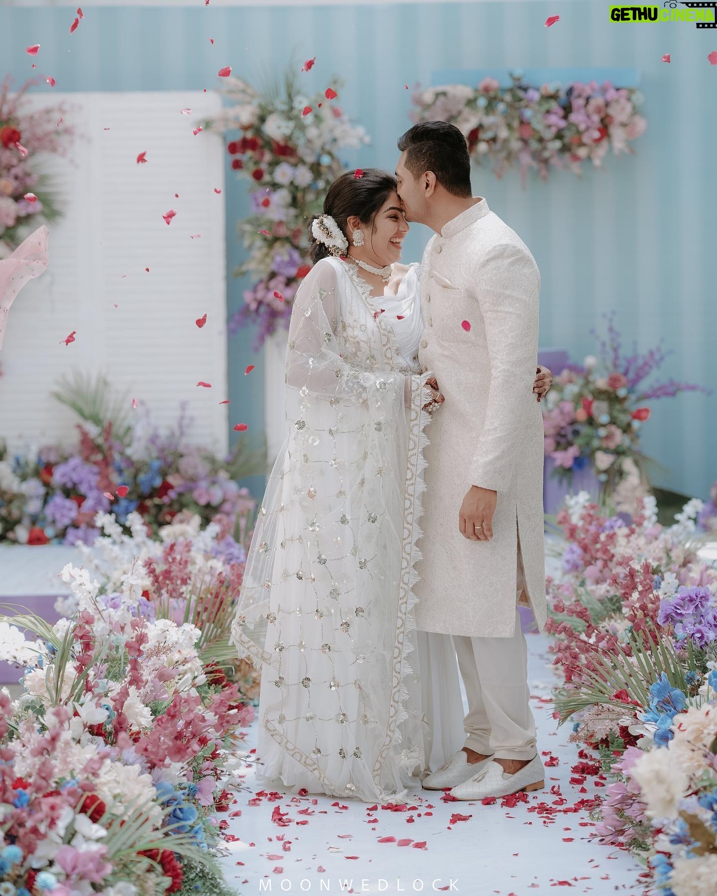 Haritha Nair - 9K Likes - 11-02-2024🫶🏻💞
Decor- @red_dot_events
Photography- @moonwedlock
Makeup- @rechusajeemakeupartist
Outfit- @lizcreationsboutique