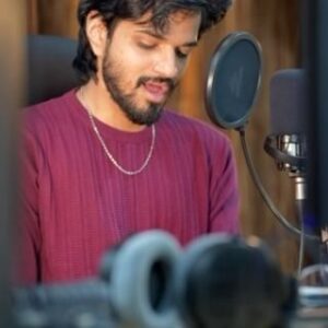 Harshavardhan Vidyasagar Instagram - This portion of the song has been running in my head for last few days!! Just gave it a shot ❤️❤️
@anirudhofficial ❤️
@shakthisreegopalan 
#kaakisattai