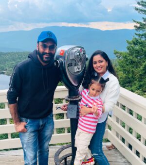 Harshdeep Kaur Instagram - Some masti in the mountains with friends and family 🫶🏼 Cheers to good times!!

#loonmountain #gondola #america #vacation #friends