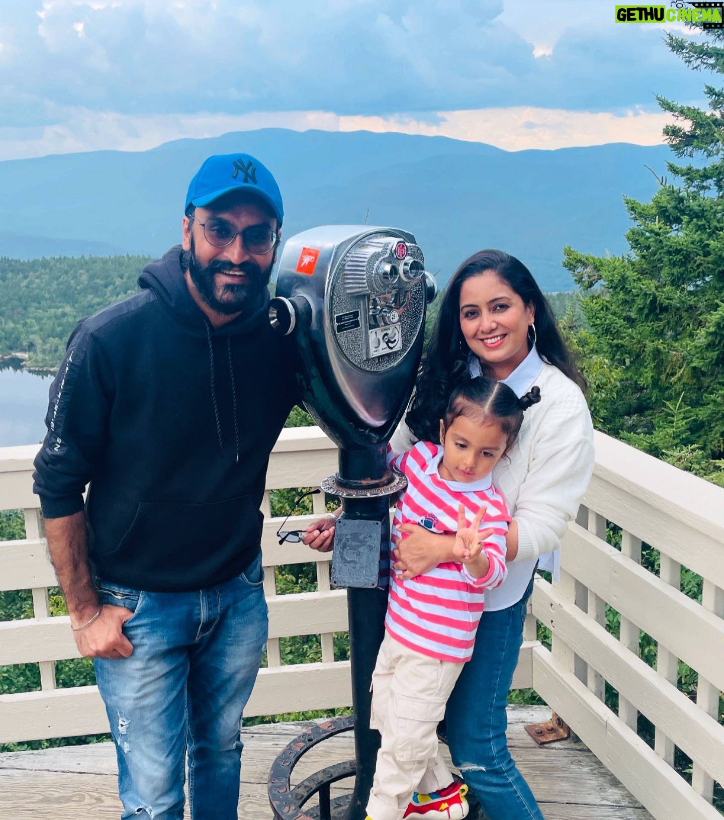Harshdeep Kaur - 6.7K Likes - Some masti in the mountains with friends and family 🫶🏼 Cheers to good times!!
#loonmountain #gondola #america #vacation #friends