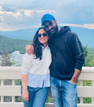 Harshdeep Kaur Instagram - Some masti in the mountains with friends and family 🫶🏼 Cheers to good times!!

#loonmountain #gondola #america #vacation #friends