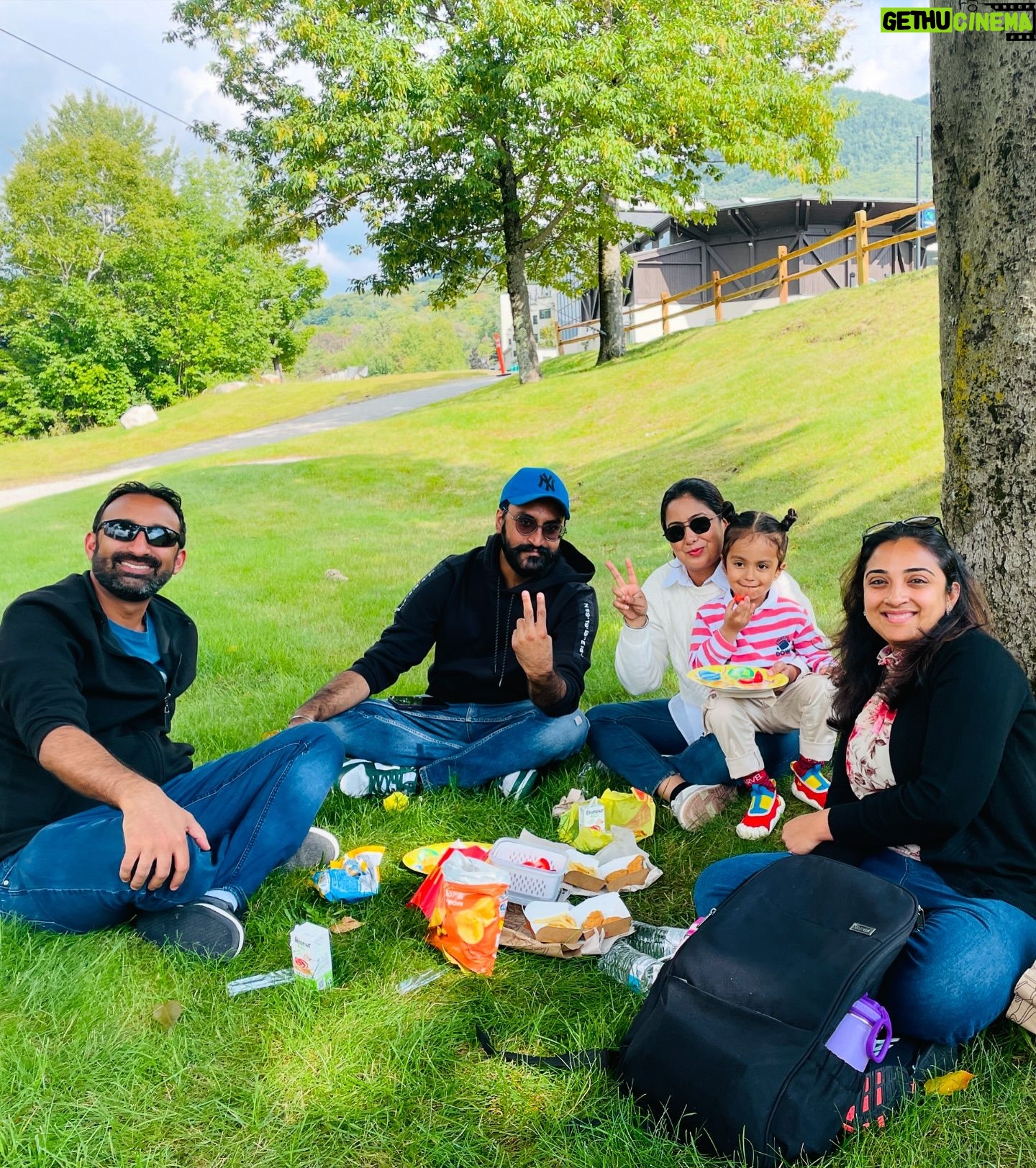 Harshdeep Kaur - 6.7K Likes - Some masti in the mountains with friends and family 🫶🏼 Cheers to good times!!
#loonmountain #gondola #america #vacation #friends