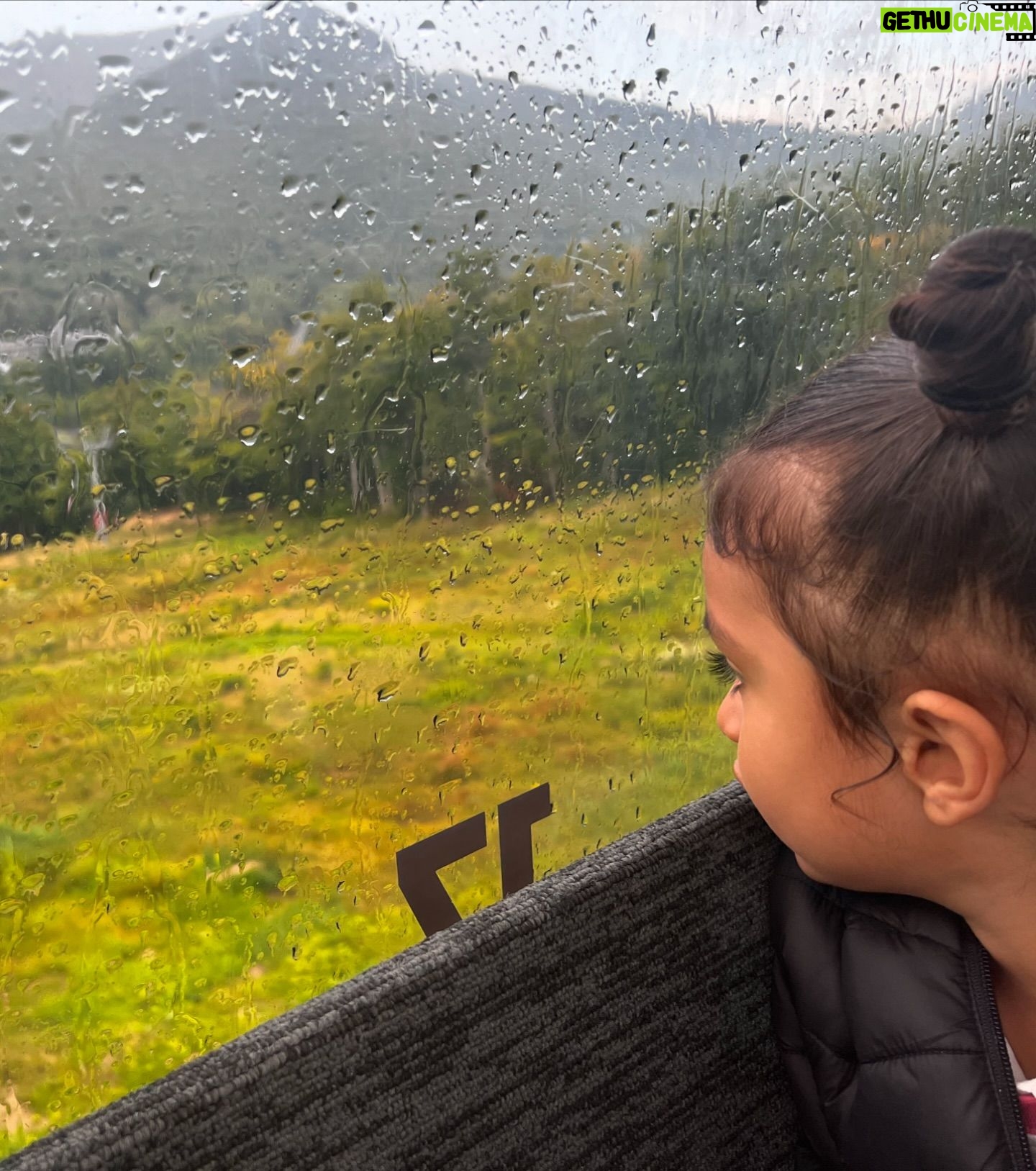 Harshdeep Kaur - 6.7K Likes - Some masti in the mountains with friends and family 🫶🏼 Cheers to good times!!
#loonmountain #gondola #america #vacation #friends