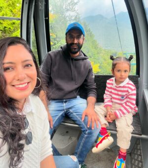 Harshdeep Kaur Instagram - Some masti in the mountains with friends and family 🫶🏼 Cheers to good times!!

#loonmountain #gondola #america #vacation #friends