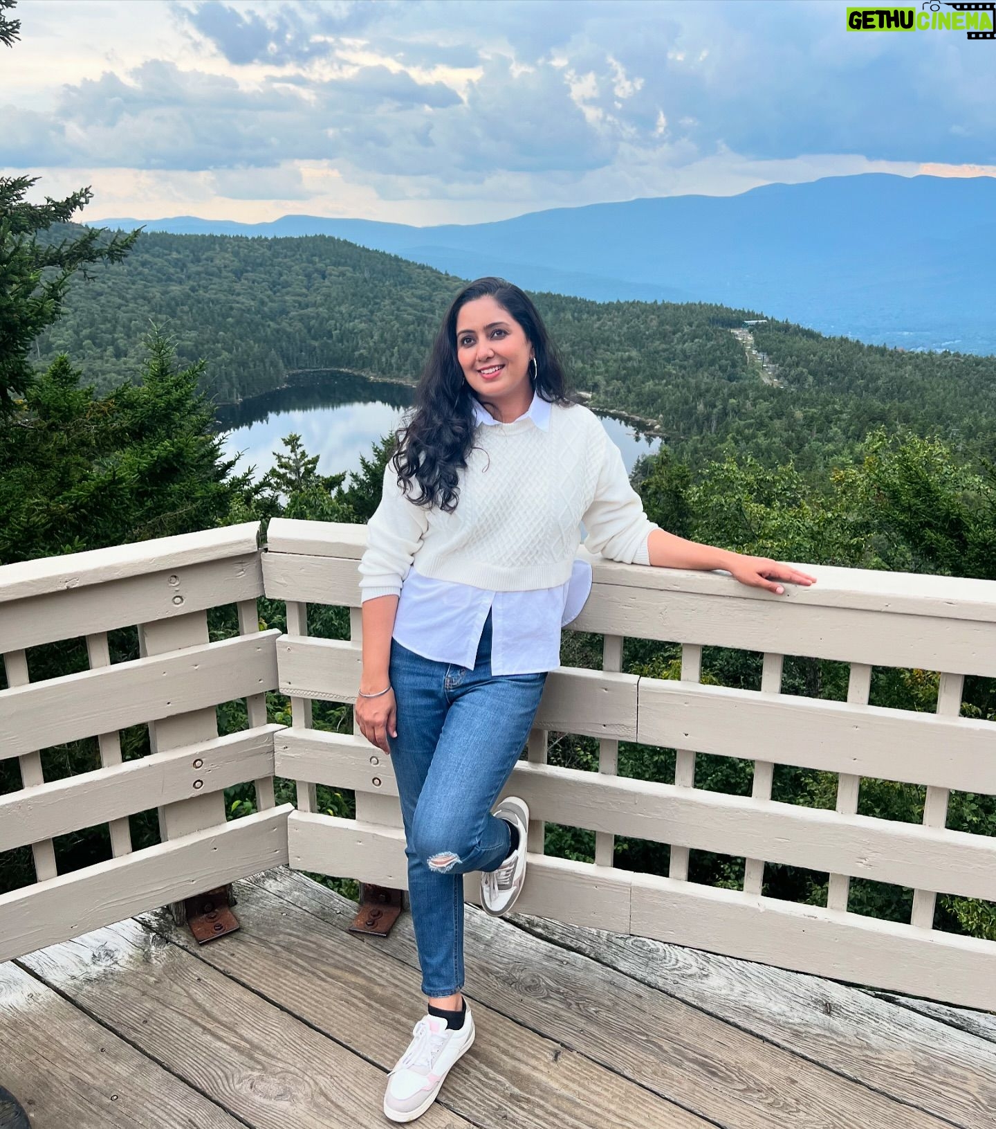 Harshdeep Kaur - 6.7K Likes - Some masti in the mountains with friends and family 🫶🏼 Cheers to good times!!
#loonmountain #gondola #america #vacation #friends