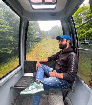 Harshdeep Kaur Instagram - Some masti in the mountains with friends and family 🫶🏼 Cheers to good times!!

#loonmountain #gondola #america #vacation #friends