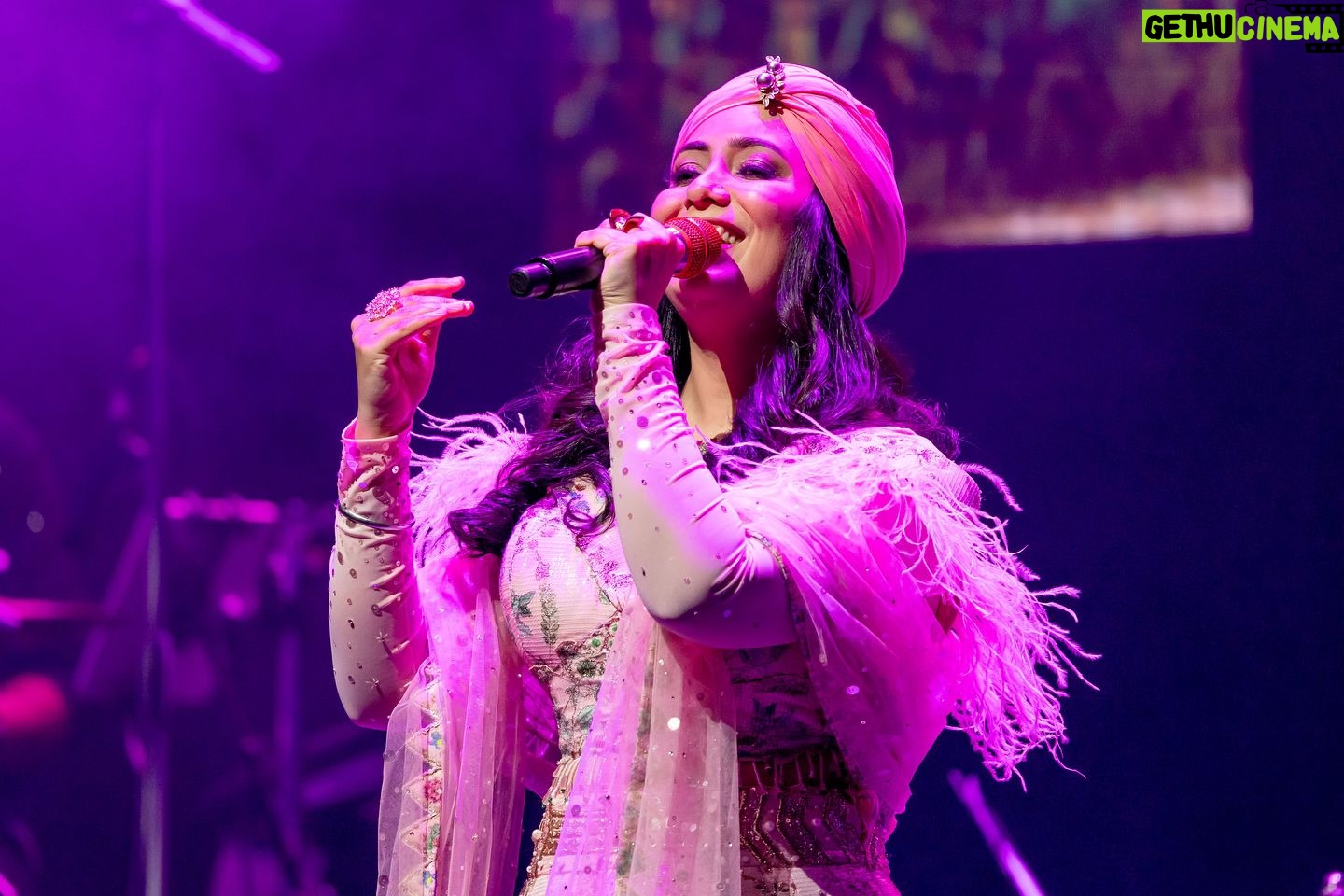 Harshdeep Kaur - 19.1K Likes - I wish I could say “Thank you” to each one you who was present there! You all Sang, Danced and your Smiling faces gave me so much Energy!!
Beyond Blessed 😇
Ps.The last Photo depicts my true feelings right now
#harshdeepkaur #harshdeepkaurlive #UKTour #LiveinLondon #grateful #liveinconcert