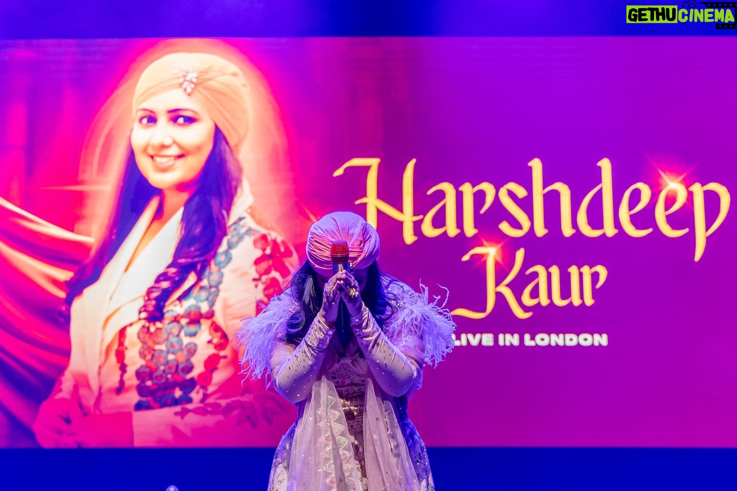 Harshdeep Kaur - 19.1K Likes - I wish I could say “Thank you” to each one you who was present there! You all Sang, Danced and your Smiling faces gave me so much Energy!!
Beyond Blessed 😇
Ps.The last Photo depicts my true feelings right now
#harshdeepkaur #harshdeepkaurlive #UKTour #LiveinLondon #grateful #liveinconcert