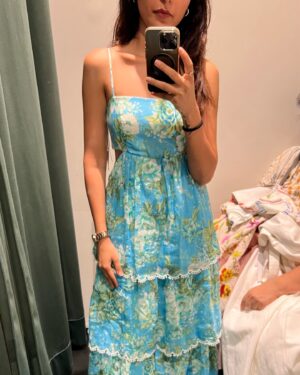 Harshita Gaur Instagram - Before trashing how about Instagram-ing! 

1 behind the bars ( workout full swing )

2. Those customary trial room selfies ( my mom loves to enter the trial rooms with me so she can sit 😅)
 
3. With my fav person @battatawada ♥️

4.  Vegan filter coffee ( it was very good all you dairy lovers #justfyi 😎 @subkocoffee )

5. Yes something s cookinnn 🤫

6. It was raining and I really wanted to dance so I 📞@kalepooja 🙃🫶🏻
